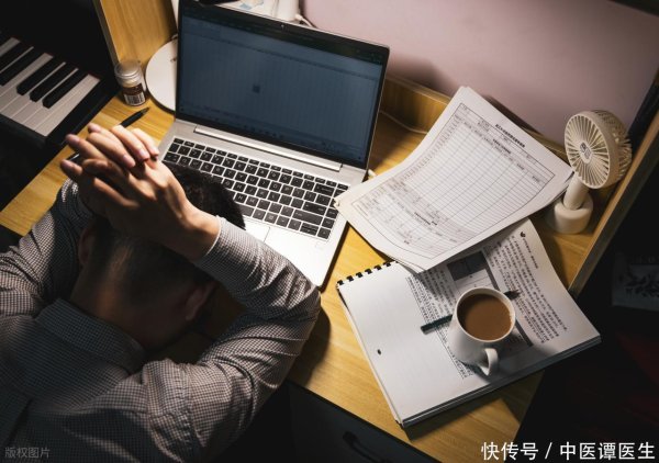 大牛证券 长期失眠或熬夜者，切记 “3 不做”：忽视这些，情绪困扰可能加重