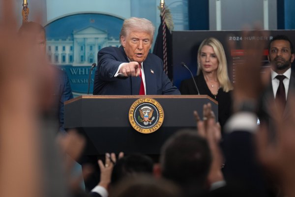 中鼎策略 国际观察｜特朗普“调兵”华盛顿：治安幌子下的“私心”